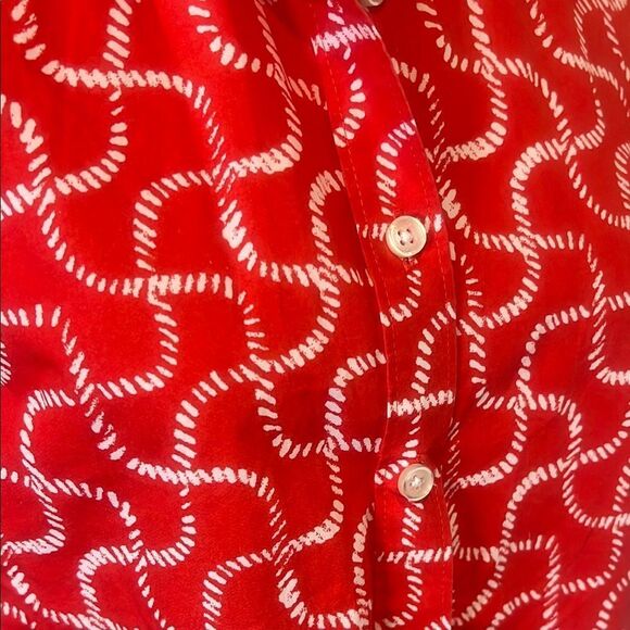 Red Sleeveless Button-Up Blouse - Picture 3 of 5